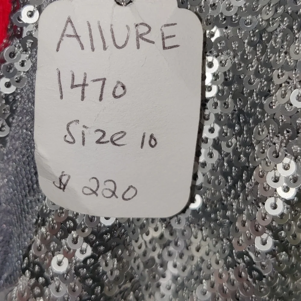 Clothing - Picture 3 of 16